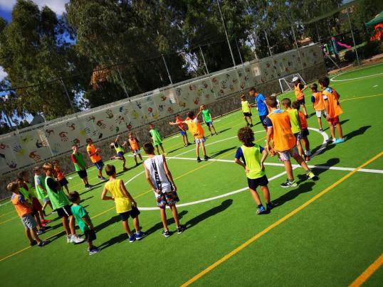 Young jobseekers become seasonal entertainers thanks to collaboration between EURES France and Italy